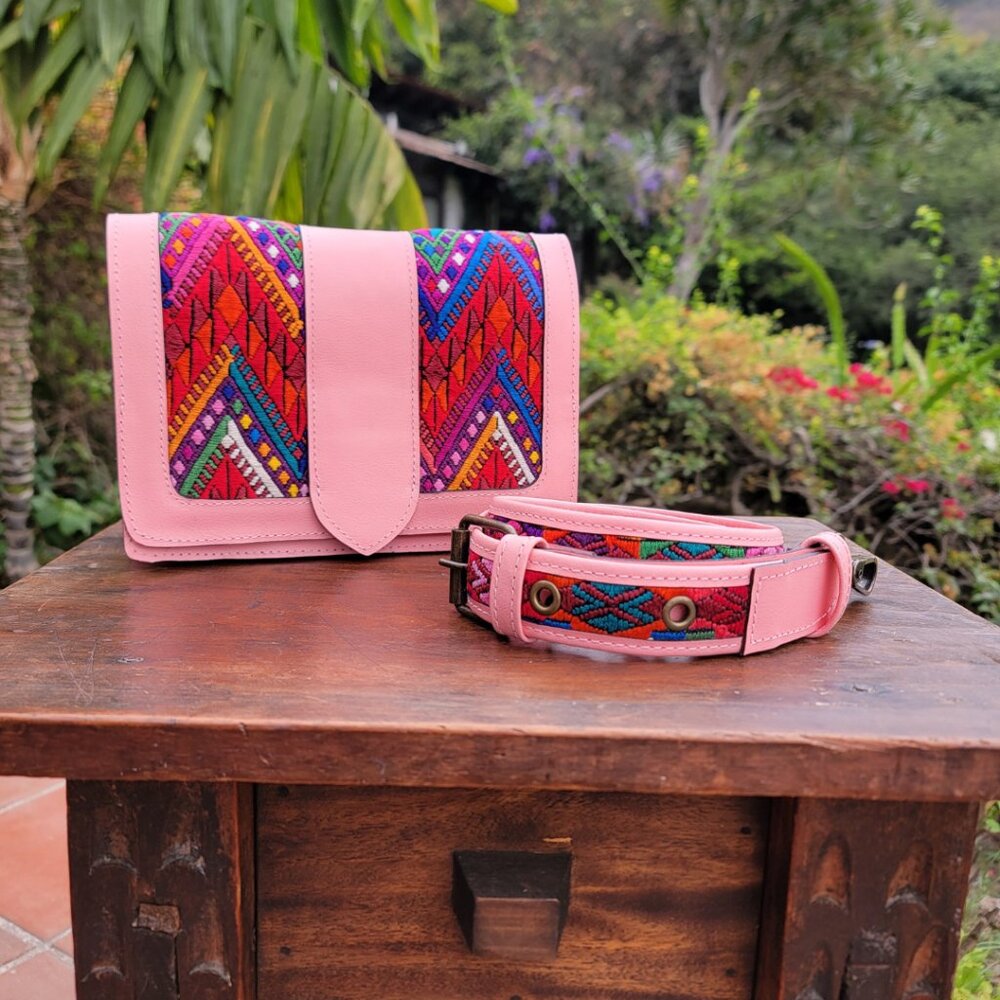 Unique Guatemalan Leather Handbag - Recycled Huipil and Pink Leather (Temoatzin) - Picture 2 of 3